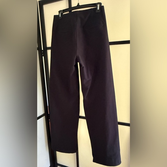Lululemon Utilitech Relaxed-Fit Mid-Rise Trouser, Size 2. New with tags removed. - Picture 8 of 10
